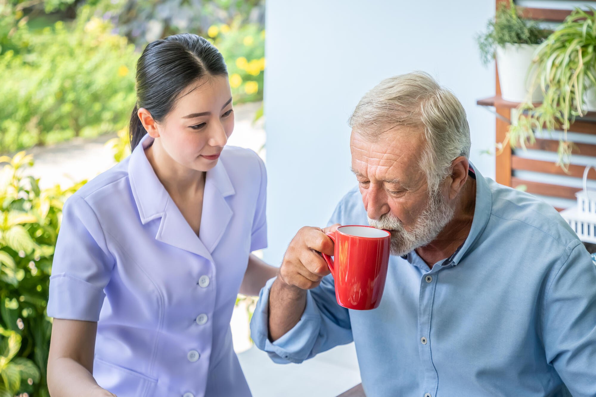 Nurse-assist-elderly-senior-ma-4